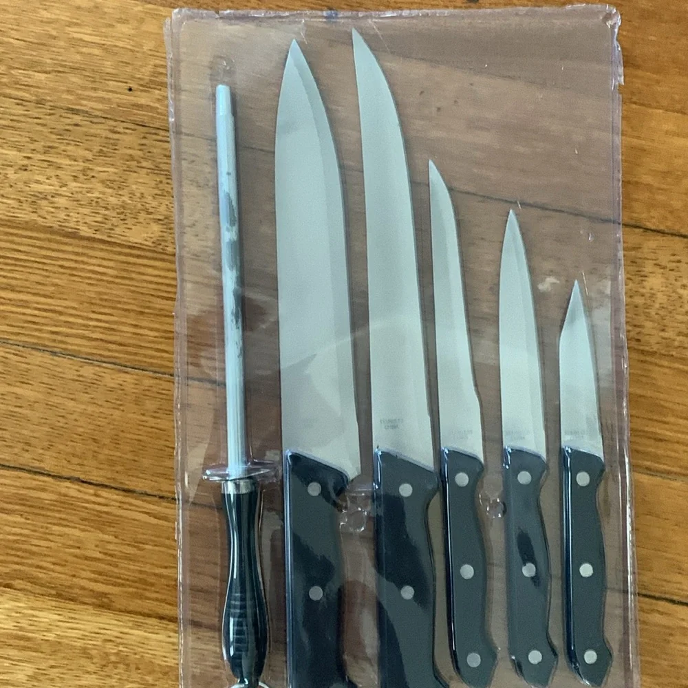 Black Knife Set with Cutting Board